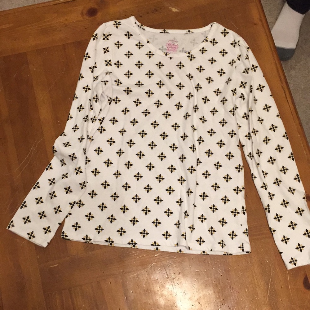White shirt with design